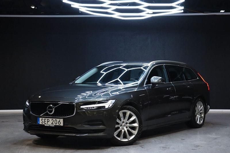 Mörkgrå (grå) Begagnad 2019 Volvo V90 Momentum Kombi | 249 900 kr (Marknadspris) - Bild 1/4
