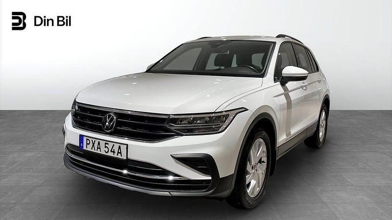 Pure white Begagnad 2023 VW Tiguan SUV | 309 900 kr (Marknadspris) - Bild 1/4