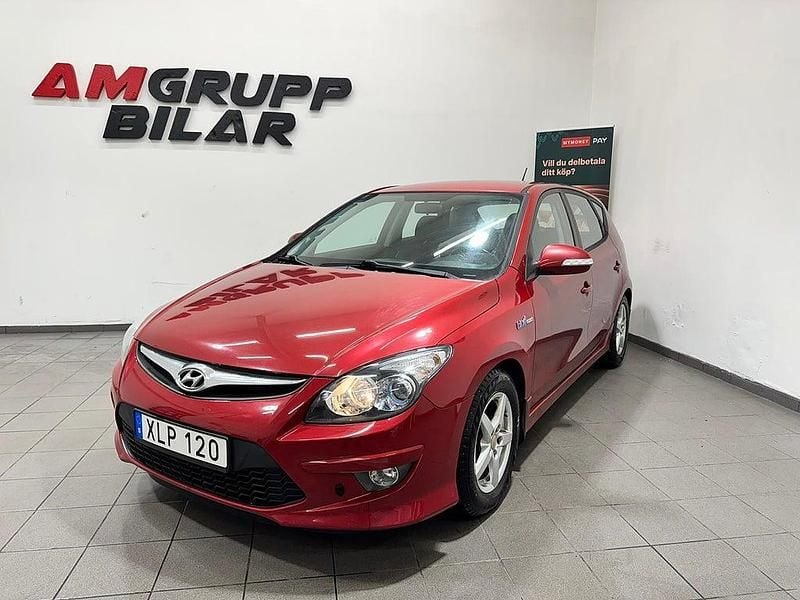 Röd Begagnad 2010 Hyundai i30 Halvkombi | 39 900 kr (Marknadspris) - Bild 1/4