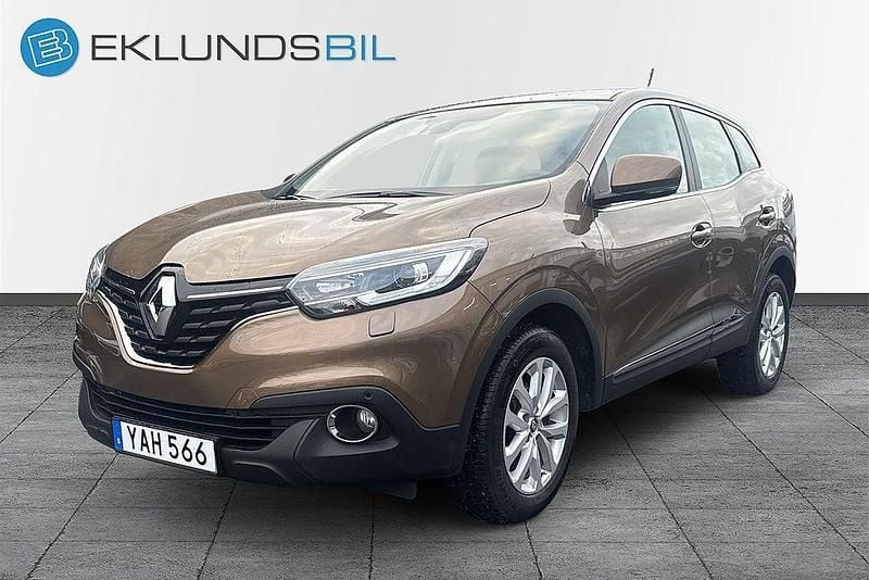 Brun Begagnad 2015 Renault Kadjar LIMITED SUV | 149 900 kr (Marknadspris) - Bild 1/4