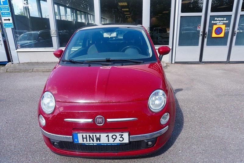 Röd Begagnad 2014 Fiat 500 Lounge Halvkombi | 54 000 kr (Marknadspris) - Bild 1/4