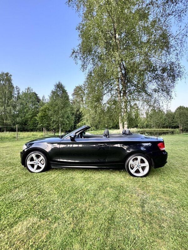 Svart Begagnad 2008 BMW 118 Cabriolet Advantage Cab | 95 000 kr - Bild 1/4