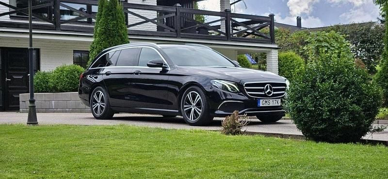 Svart Begagnad 2020 Mercedes E220 Avantgarde Kombi | 169 500 kr (Superpris) - Bild 1/4