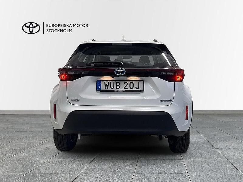 Begagnad Toyota Yaris Cross Active 92 HK (67 kW) 2023 Vit SUV