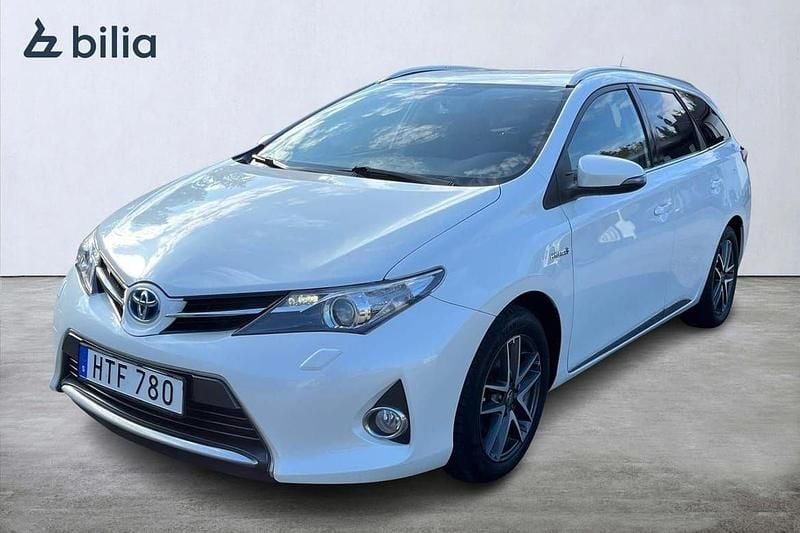 Vit Begagnad 2015 Toyota Auris Touring Sports Edition Kombi | 124 900 kr (Marknadspris) - Bild 1/3