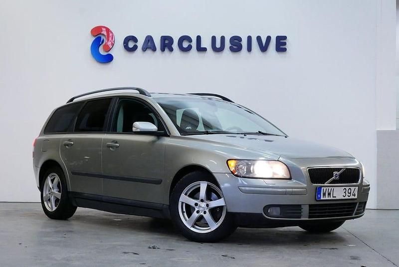 Ljusgrön Begagnad 2005 Volvo V50 Kinetic Kombi | 29 900 kr (Marknadspris) - Bild 1/4
