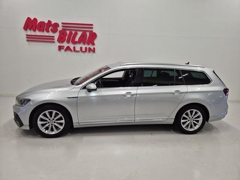 Silver Begagnad 2019 VW Passat GTE Kombi | 239 900 kr (Dyr) - Bild 1/4