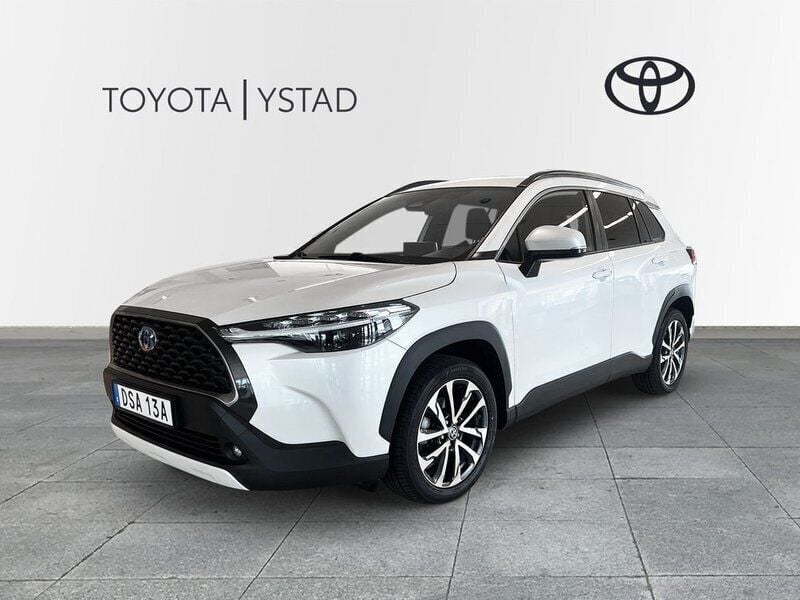 Vit Begagnad 2023 Toyota Corolla Cross Style SUV | 349 000 kr (Marknadspris) - Bild 1/3