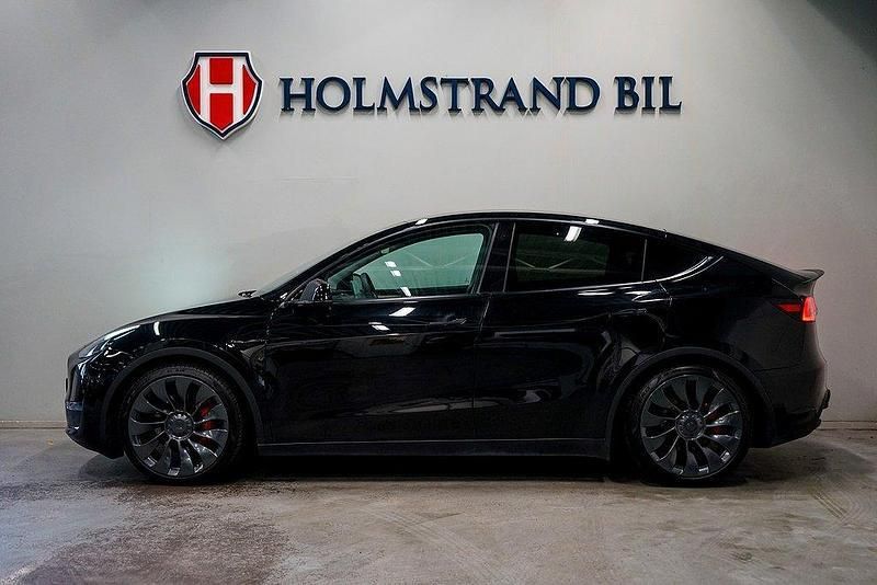 Svart Begagnad 2023 Tesla Model Y Performance SUV | 469 900 kr (Superpris) - Bild 1/4