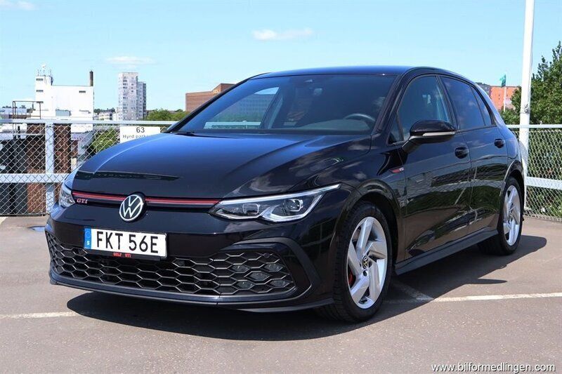Svart samma som bilen Begagnad 2020 VW Golf VIII GTI Halvkombi | 335 900 kr (Marknadspris) - Bild 1/4
