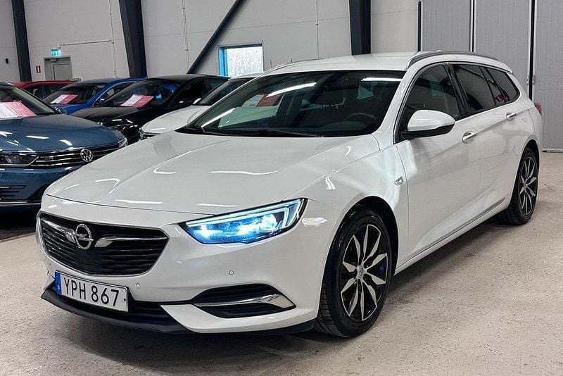 Vit Begagnad 2018 Opel Insignia Business Kombi | 150 000 kr (Marknadspris) - Bild 1/4