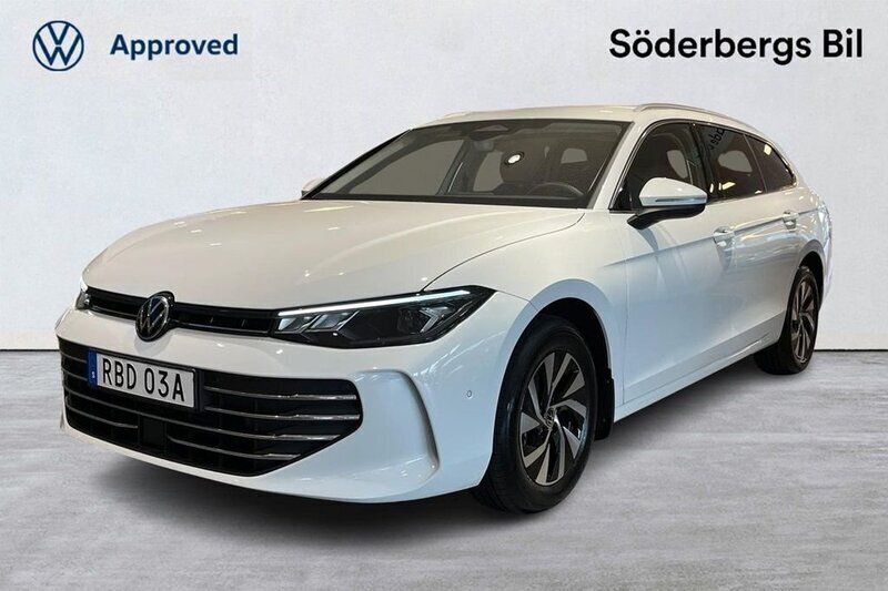 Vit Begagnad 2024 VW Passat Business Kombi | 389 500 kr (Dyr) - Bild 1/4