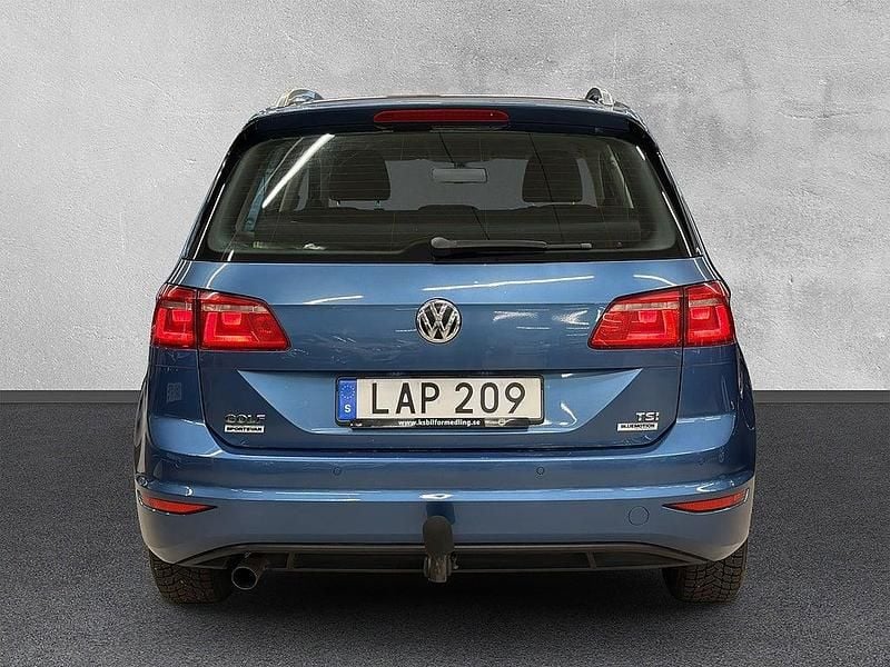Begagnad VW Golf VII 110 HK (80 kW) 2015 Blå Halvkombi
