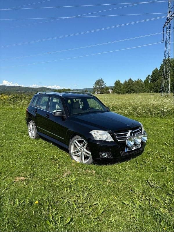 Svart Begagnad 2009 Mercedes GLK320 SUV | 115 000 kr (Marknadspris) - Bild 1/4