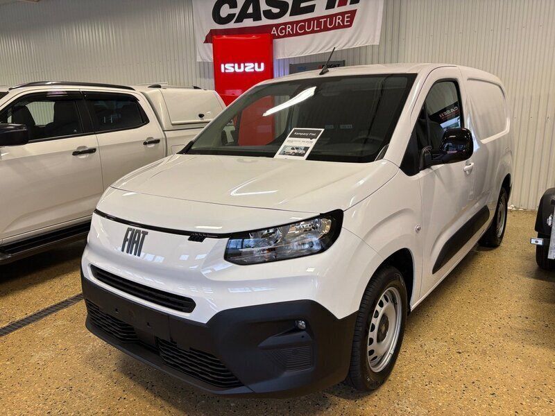 Vit Ny 2024 Fiat Doblò Minibuss | 297 375 kr (Lite dyr) - Bild 1/4