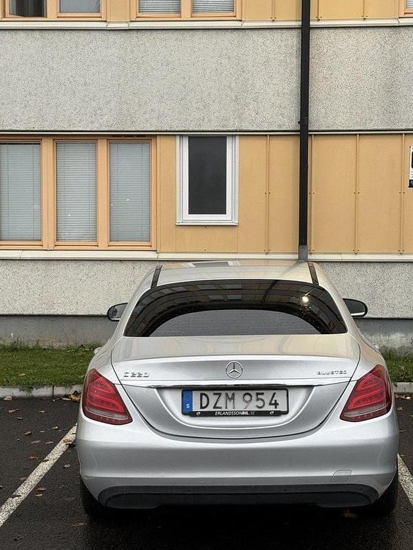 Silver Begagnad 2015 Mercedes C220 Sedan | 140 000 kr (Bra pris) - Bild 1/4