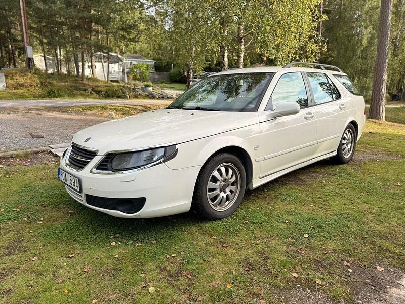 Vit Begagnad 2007 Saab 9-5 Linear Kombi | 26 900 kr (Marknadspris) - Bild 1/4
