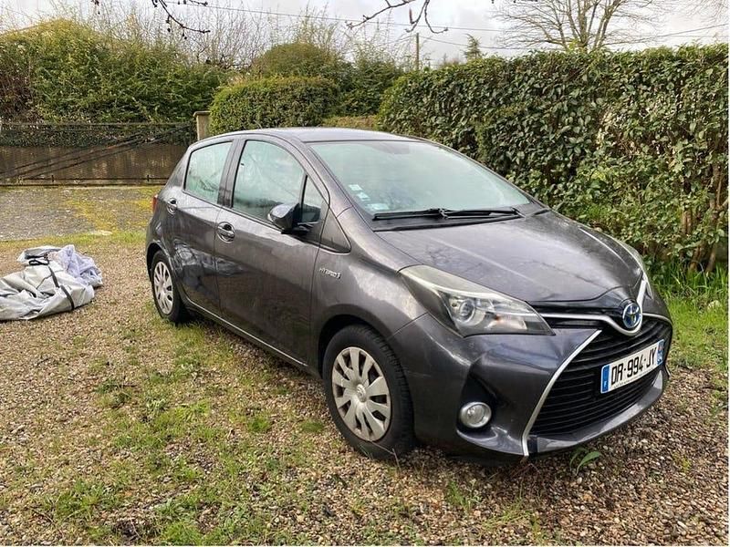 Begagnad 2015 Toyota Yaris Hybrid Halvkombi | 115 000 kr (Bra pris) - Bild 1/2