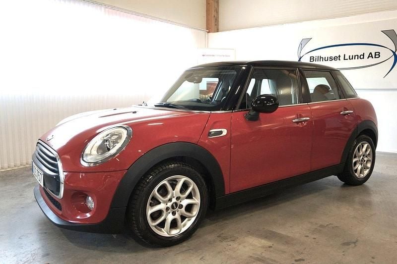 Röd Begagnad 2016 Mini Cooper Pepper Halvkombi | 139 000 kr (Marknadspris) - Bild 1/4