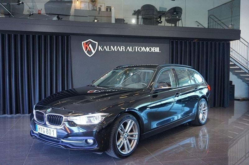 Svart Begagnad 2015 BMW 318 Sport Line Kombi | 164 900 kr (Marknadspris) - Bild 1/4