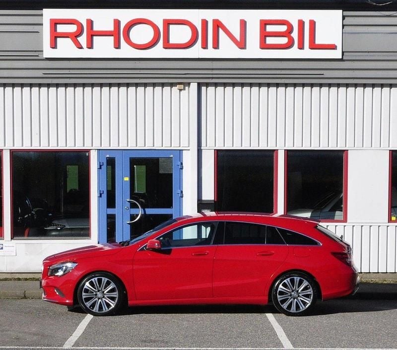 Jupiter red Begagnad 2016 Mercedes CLA200 Shooting Brake Kombi | 177 900 kr (Bra pris) - Bild 1/4