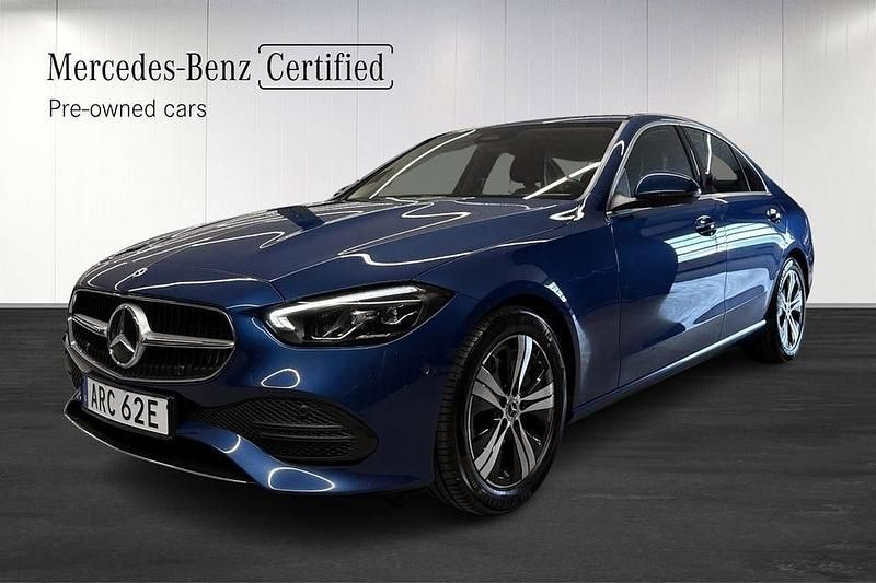 Blåmetallic Begagnad 2022 Mercedes C200 Avantgarde Sedan | 339 001 kr (Superpris) - Bild 1/4