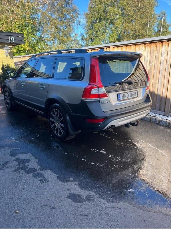 Silver Begagnad 2015 Volvo XC70 Dynamic SUV | 134 900 kr (Marknadspris) - Bild 1/4