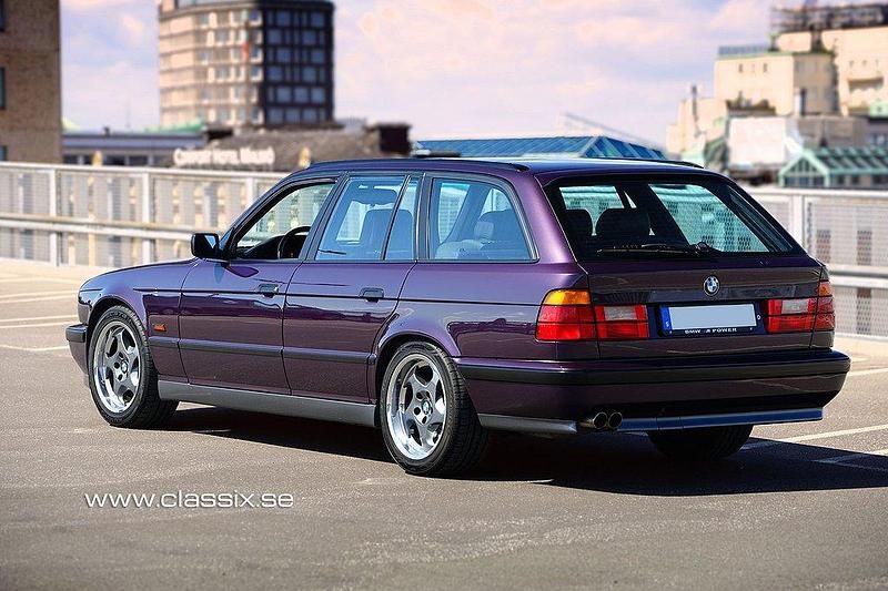 Begagnad BMW M5 340 HK (250 kW) 1993 Violet Kombi