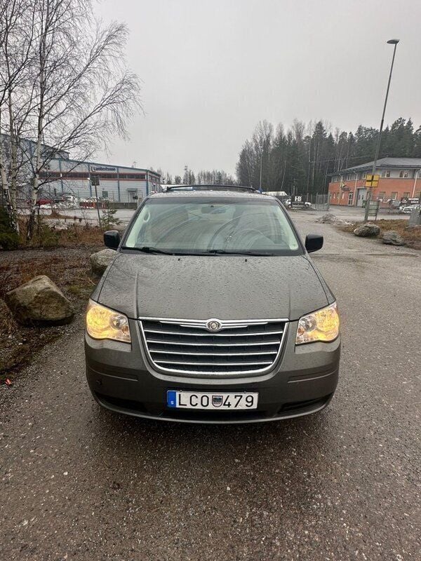 Grå Begagnad 2010 Chrysler Grand Voyager Minibuss | 49 000 kr (Marknadspris) - Bild 1/4