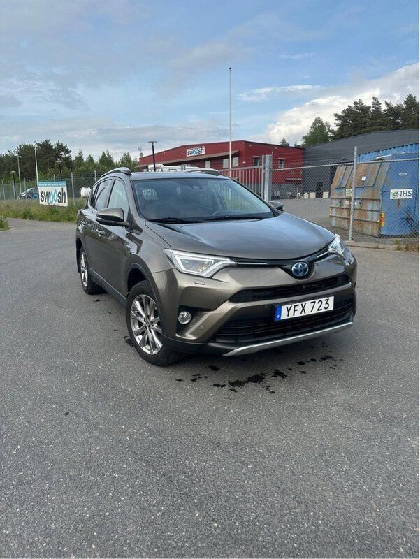 Brun Begagnad 2016 Toyota RAV4 Hybrid Executive SUV | 170 000 kr (Marknadspris) - Bild 1/4