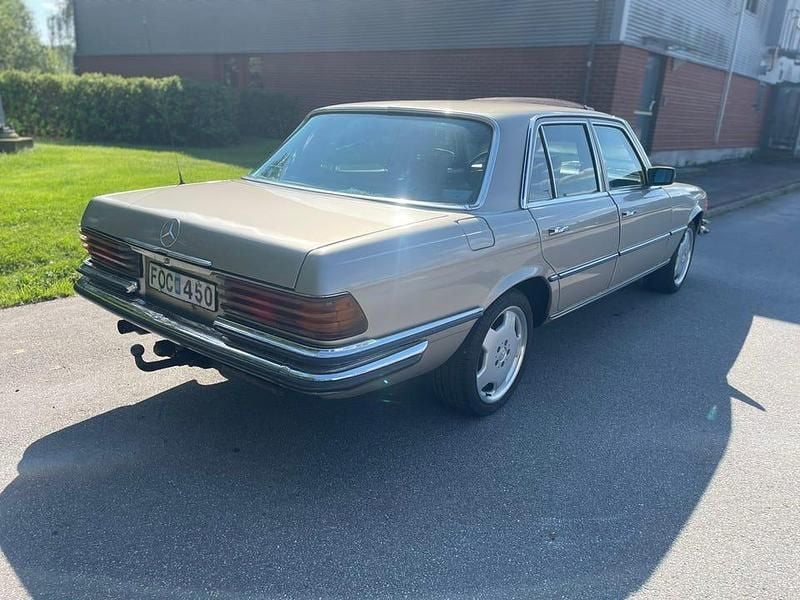 Begagnad Mercedes 280 1975