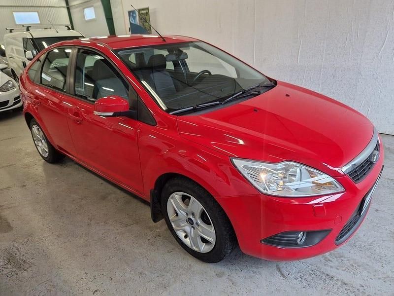 Begagnad Ford Focus Platinum 90 HK (66 kW) 2010 Röd