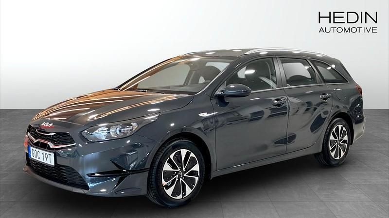 Grå (grey) Ny 2025 Kia Ceed Sportswagon Kombi | 299 900 kr (Lite dyr) - Bild 1/4