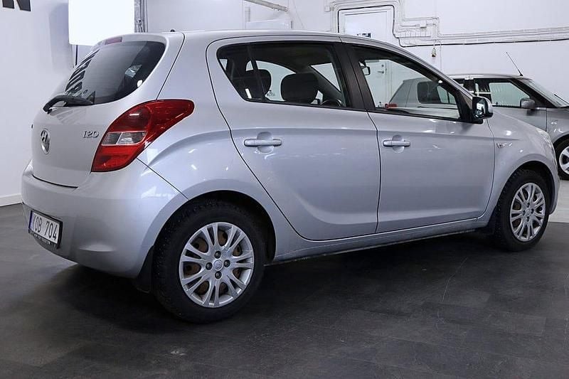 Begagnad Hyundai i20 Select 101 HK (74 kW) 2009 Grå Halvkombi