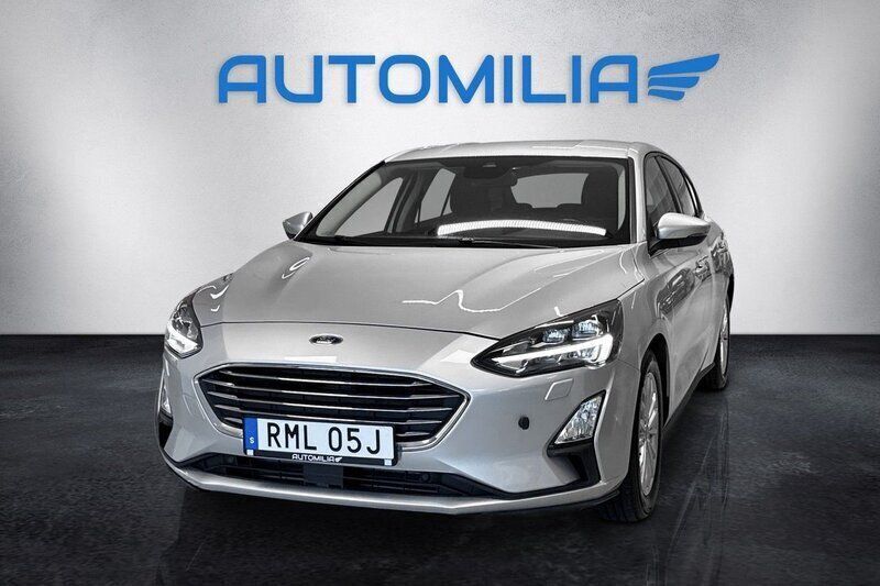 Grå Begagnad 2020 Ford Focus Titanium Halvkombi | 129 900 kr (Marknadspris) - Bild 1/4