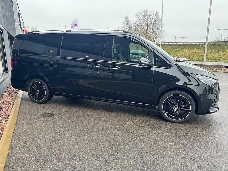 Begagnad Mercedes V300 Exclusive 237 HK (174 kW) 2024 Svart Minibuss