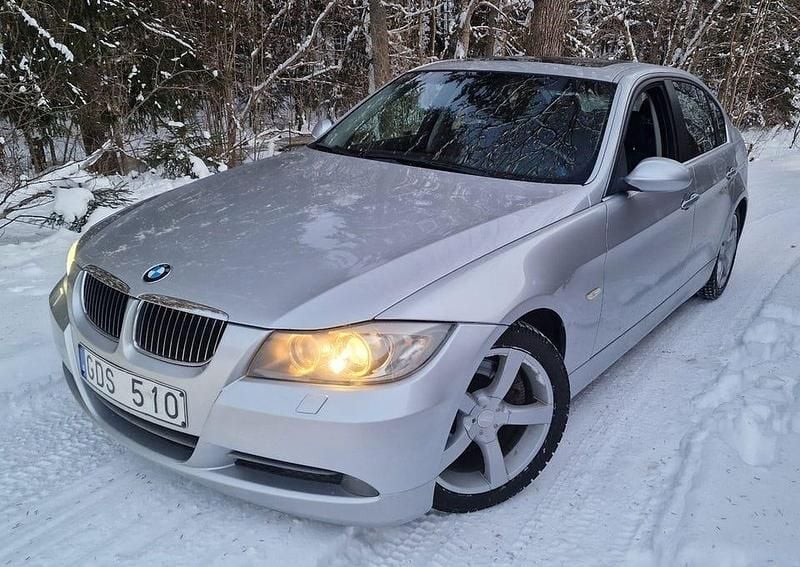 Grå Begagnad 2007 BMW 330 Sport Line Sedan | 96 700 kr - Bild 1/4
