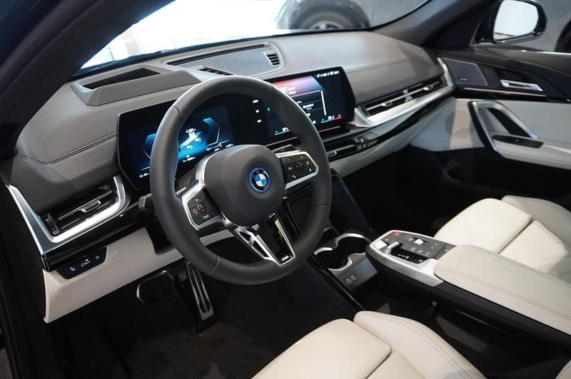 Begagnad BMW iX2 M Sport 150 kW (204 HK) 2026 Svart SUV