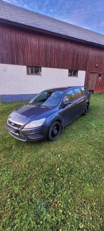 Grå Begagnad 2009 Ford Focus Trend Kombi | 17 000 kr (Marknadspris) - Bild 1/4