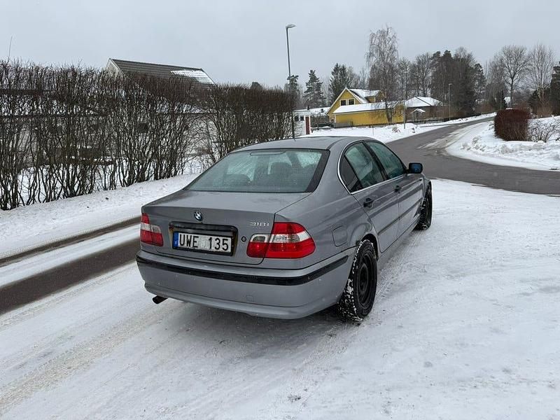 Begagnad BMW 318 143 HK (105 kW) 2004 Sedan