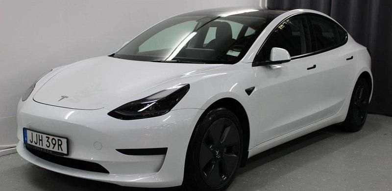 Vit Begagnad 2022 Tesla Model 3 Standard Range Sedan | 349 000 kr - Bild 1/4
