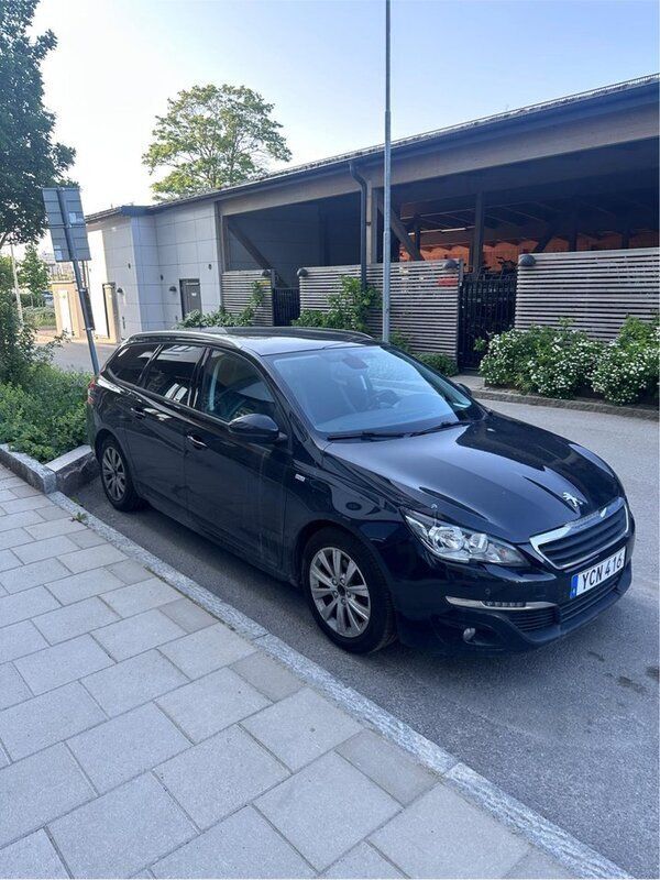 Svart Begagnad 2016 Peugeot 308 Active Kombi | 105 000 kr (Marknadspris) - Bild 1/4