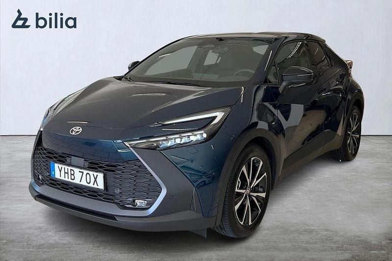 Blå Begagnad 2025 Toyota C-HR+ Style SUV | 374 900 kr - Bild 1/4