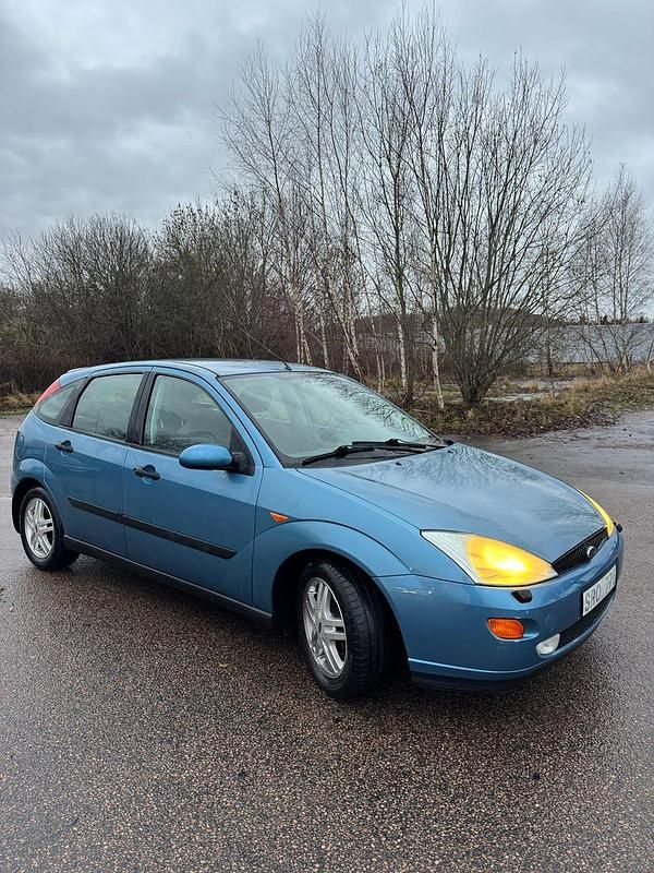 Begagnad 2002 Ford Focus Halvkombi | 19 500 kr (Marknadspris) - Bild 1/4