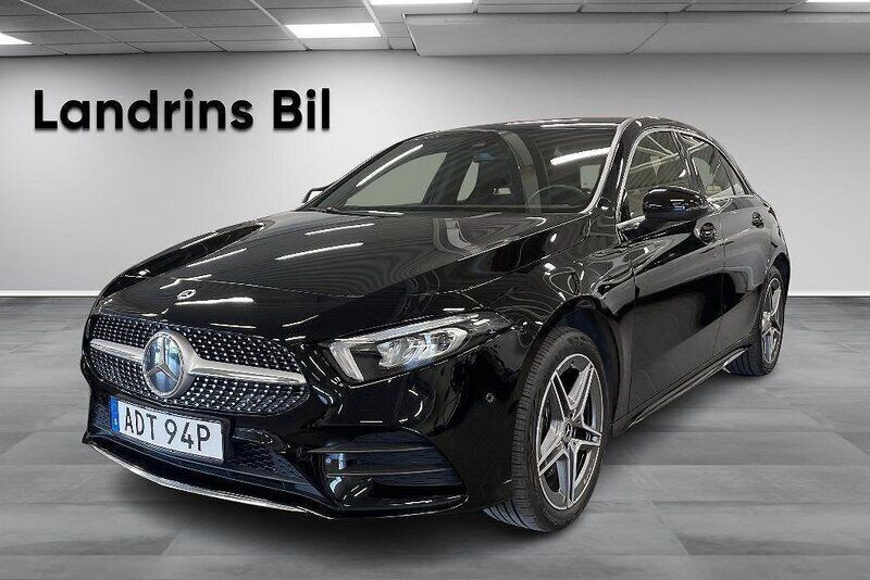 Svart Begagnad 2022 Mercedes A250 AMG Halvkombi | 339 000 kr (Marknadspris) - Bild 1/4