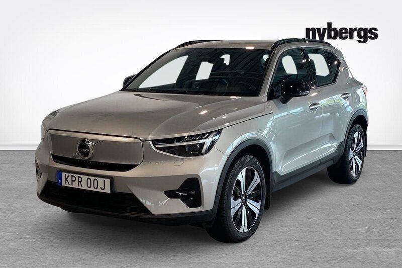 Silver Begagnad 2023 Volvo XC40 Plus SUV | 359 000 kr - Bild 1/4