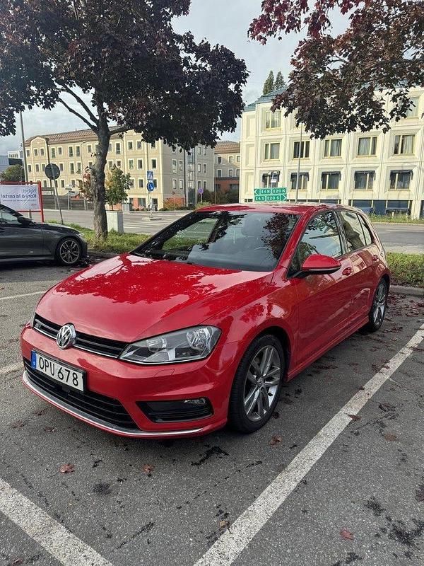 Begagnad 2015 VW Golf VII Halvkombi | 130 000 kr (Marknadspris) - Bild 1/4
