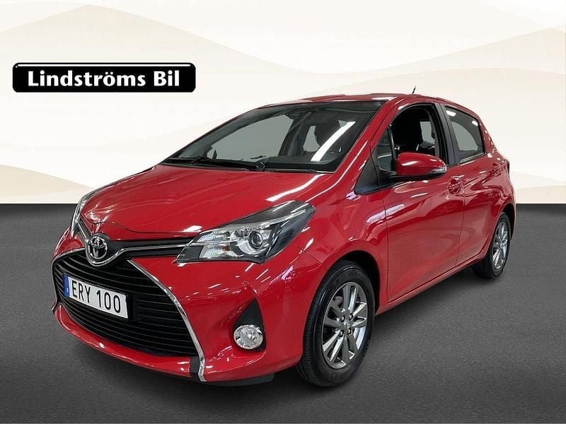 Röd Begagnad 2017 Toyota Yaris Active Halvkombi | 109 900 kr (Marknadspris) - Bild 1/3