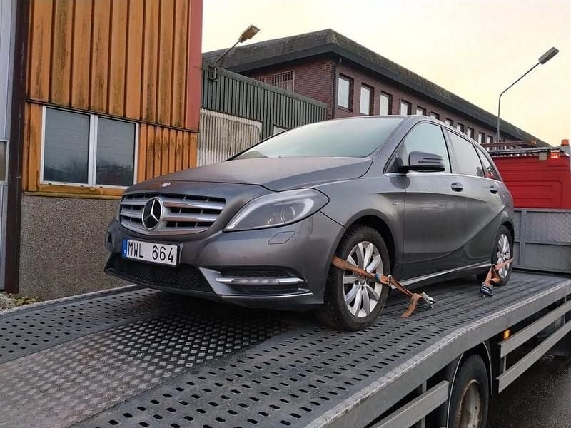 Mörkgrå Begagnad 2012 Mercedes 200 Halvkombi | 55 000 kr - Bild 1/4