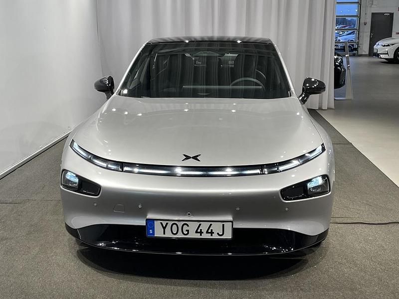 Begagnad XPENG P7 347 kW (473 HK) 2024 Silver Sedan